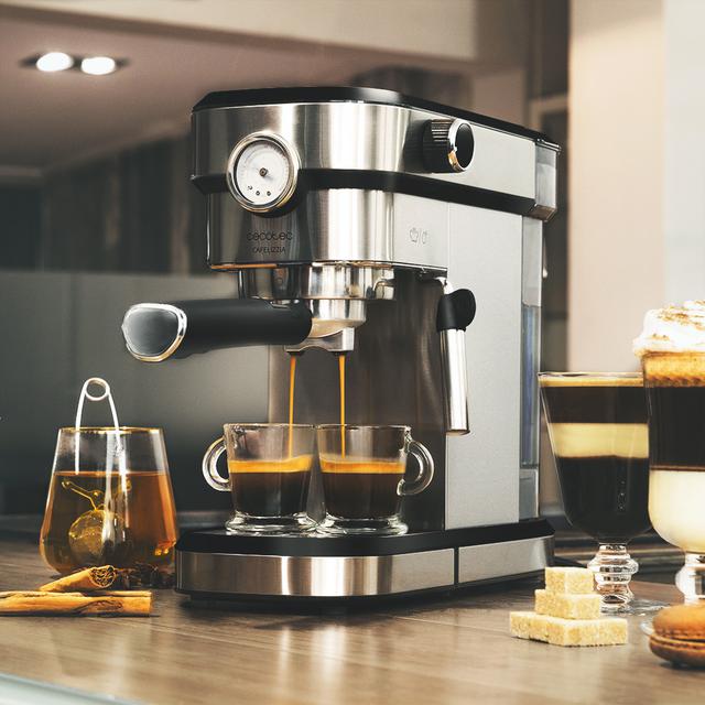 Cecotec Cafelizzia 790 Steel Pro - Cafetera Para Espressos Y Cappuccino Con Manometro 1350 W Sistema Thermoblock 20 Bares Modo Auto Para 1-2 Cafés Vaporizador Orientable 1.2L Color Acero Cafetera Espresso  
