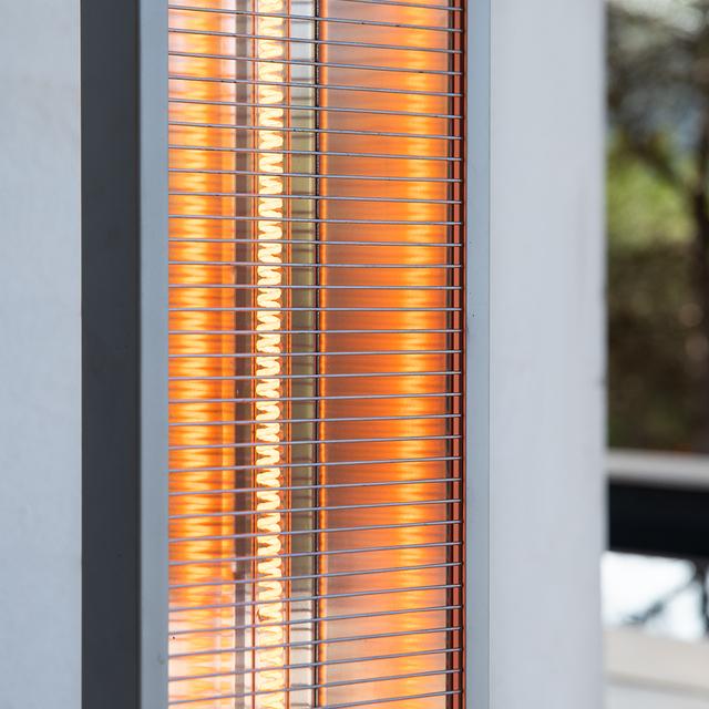 Cecotec Calefactor De Exterior ReadyWarm 2000 Power Tower Calefactor De Exterior De Torre Con 2000 W Tecnología Halógena 3 Niveles De Potencia Mando A Distancia Y Display. Calefactor De Exterior 