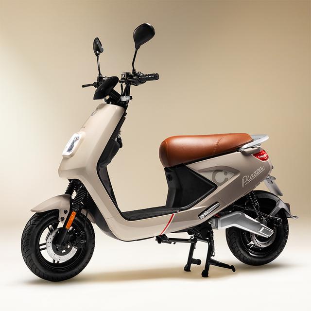 Cecotec Cecotec Piazza (Beige) Con Una Potencia Máxima De 1440W Y Con Opción De Una O Dos Baterías (55-110 Km De Autonomía).Disponible En Dos Colores Combina Estilo Y Ligereza.L1eB (Equivalente A 49cc) Ciclomotor Eléctrico