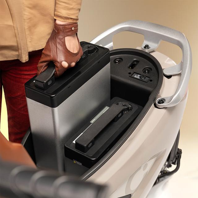 Cecotec Cecotec Piazza (Beige) Con Una Potencia Máxima De 1440W Y Con Opción De Una O Dos Baterías (55-110 Km De Autonomía).Disponible En Dos Colores Combina Estilo Y Ligereza.L1eB (Equivalente A 49cc) Ciclomotor Eléctrico