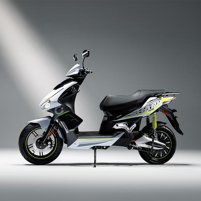 Cecotec Cecotec Shark (Gris/Lima) Con Una Potencia Máxima De 3600W Y Con Opción De Una O Dos Baterías (66-132 Km De Autonomía). Disponible En Dos Colores Combina Diseño Y Agilidad.L1eB (Equivalente A 49cc) Ciclomotor Eléct
