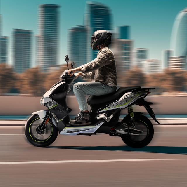 Cecotec Cecotec Shark (Gris/Lima) Con Una Potencia Máxima De 3600W Y Con Opción De Una O Dos Baterías (66-132 Km De Autonomía). Disponible En Dos Colores Combina Diseño Y Agilidad.L1eB (Equivalente A 49cc) Ciclomotor Eléct