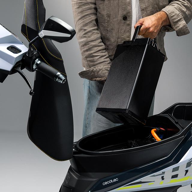 Cecotec Cecotec Shark (Rojo/Blanco) Con Una Potencia Máxima De 3600W Y Con Opción De Una O Dos Baterías (66-132 Km De Autonomía). Disponible En Dos Colores Combina Diseño Y Agilidad.L1eB (Equivalente A 49cc)