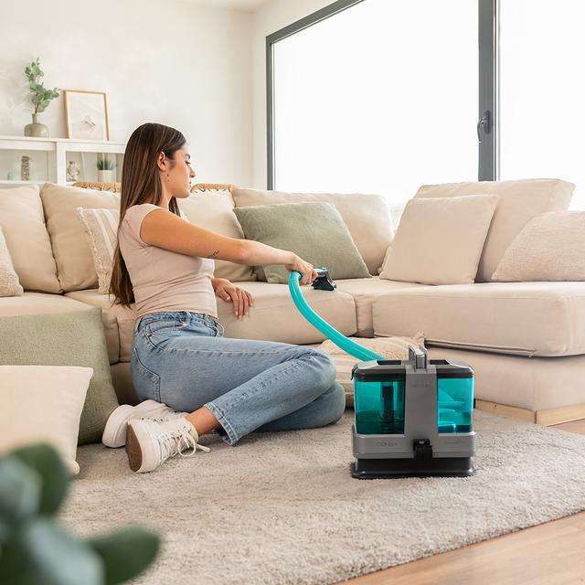 Cecotec Conga 2000 Carpet&Spot Clean Compact Limpiatapicerías Con 330 W De Potencia. Diseño Compacto. Depósito De Agua Limpia De 800 Ml Y De Agua Sucia De 500 Ml. Spray Pulverizador. Limpiatapicerías