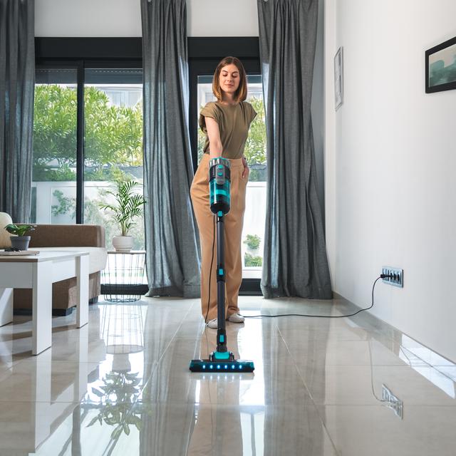 Cecotec Conga 700 PowerHead Aspirador Escoba Con Cable. Potencia Máxima De Hasta 615 W Y Poder De Succión De Hasta 18 KPa. Depósito De 500 Ml. Cepillo Motorizado. Aspirador Escoba Con Cable