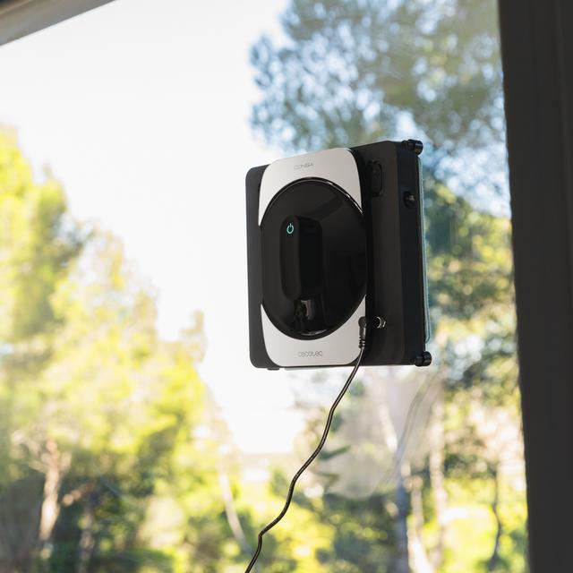 Cecotec Conga Windroid 1290 DoubleSpray Connected. Robot Limpiacristales. Diseño Cuadrado Para Llegar A Esquinas. Doble Spray De Agua. Control Por APP O Por Mando A Distancia. 5 Modos De Limpieza 4 Sistemas De Seguridad. Robot