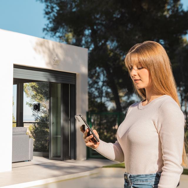 Cecotec Conga Windroid 1290 DoubleSpray Connected T Robot Limpiacristales Inteligente Con Diseño Cuadrado Para Llegar A Todas Las Esquinas Doble Spray De Agua Mando A Distancia Y APP. Robot Limpiacristales