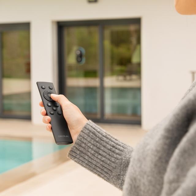 Cecotec Conga Windroid 890 SprayWater Smart Connected T Aspirador Limpiacristales Con Función 3 En 1: Pulveriza Limpia Y Seca. Incluye App Y Mando Teledirigido Para Poder Controlar Todos Los Movimientos Del Robot. Incorporació