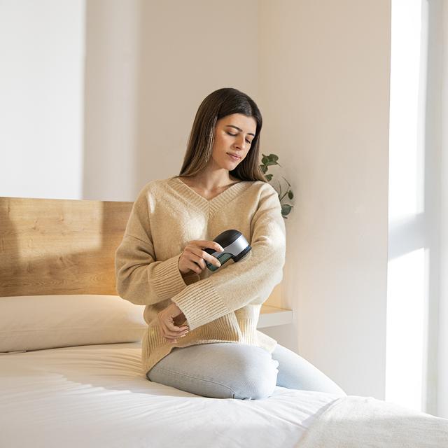 Cecotec Cut-X 4500 Cloth Quitapelusas Con Batería Recargable De Hasta 45 Minutos De Autonomía Sistema De Seguridad 8800 Revoluciones Por Minuto Cabezal Regulable Y Cepillo De Limpieza. Contiene Depósito De Hilos. Quitapelusas