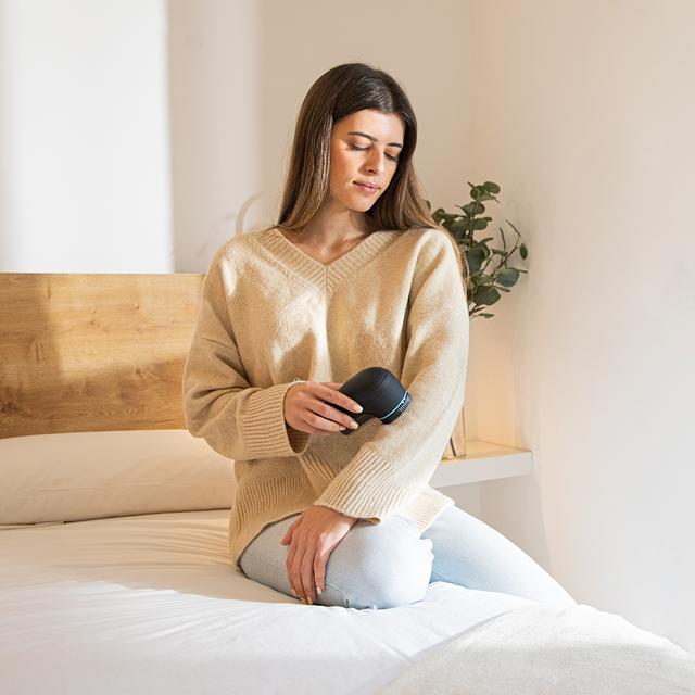 Cecotec Cut-X 4500 Garment Quitapelusas Con Batería Recargable De Hasta 45 Minutos De Autonomía Sistema De Seguridad 8800 Revoluciones Por Minuto Cabezal Regulable Y Cepillo De Limpieza. Contiene Depósito De Hilos. Quitapelus