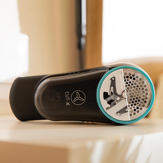 Cecotec Cut-X 4500 Garment Quitapelusas Con Batería Recargable De Hasta 45 Minutos De Autonomía Sistema De Seguridad 8800 Revoluciones Por Minuto Cabezal Regulable Y Cepillo De Limpieza. Contiene Depósito De Hilos. Quitapelus