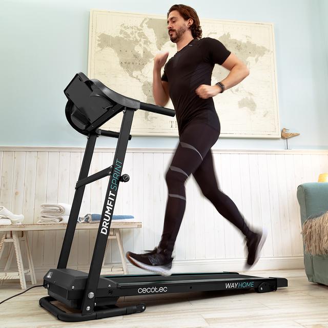 Cecotec DrumFit WayHome 1400 Sprint Cinta De Correr Plegable Con Potencia De 900 W. De 1 A 14 Km/h. 12 Programas Predefinidos. Panel De Control LCD. Superficie De Carrera De 110x40 Cm. Inclinación Manual. Plegable Con Ruedas De