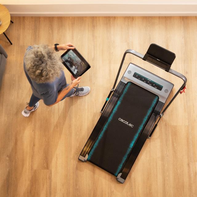 Cecotec DrumFit WayHome 600 Pad Ultracompacta Cinta De Andar Con Amplia Superficie De Carrera De 100x40 Cm Barra De Sujeción Plegable Horizontalmente Altavoces Con Funcionamiento Bluetooth Soporte Para Tablet Pantalla LCD De Al