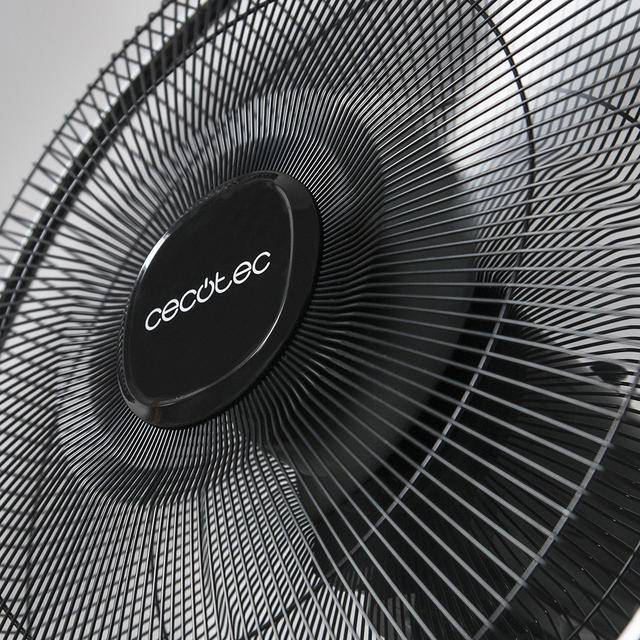 Cecotec EnergySilence 1020 ExtremeFlow. Ventilador De Pie Con Temporizador 60 W 10 Aspas Potente Oscilante Silencioso 3 Velocidades Regulable Motor De Cobre Negro Ventilador De Pie
