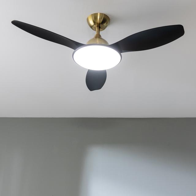 Cecotec EnergySilence 4800 Light GoldBlack Ventilador De Techo De 35 W Con Motor DC Y 48” Con Luz LED De 36W Mando A Distancia Temporizador 6 Velocidades Y 3 Aspas. Ventilador De Techo