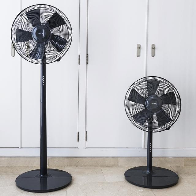 Cecotec EnergySilence 550 Smart. Ventilador De Pie Con Mando A Distancia Y Temporizador 55 W 5 Aspas De 40 Cm De Diámetro Oscilante 3 Velocidades 2 Alturas Motor De Cobre Negro Ventilador De Pie