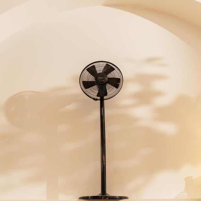 Cecotec EnergySilence 555 2 In 1 Smart XL Ventilador De Pie Y De Sobremesa Con 55 W Motor De Cobre Mando A Distancia 3 Modos Y 3 Velocidades Temporizador 7 H Y Oscilación Ventilador De Pie