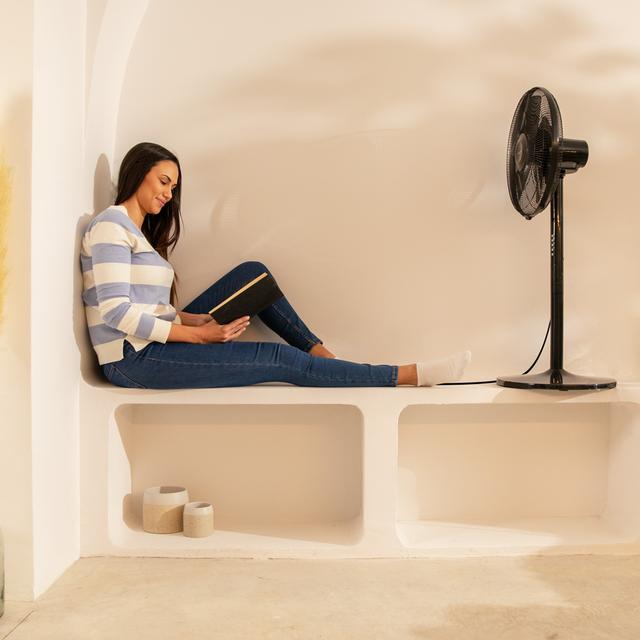 Cecotec EnergySilence 555 2 In 1 Smart XL Ventilador De Pie Y De Sobremesa Con 55 W Motor De Cobre Mando A Distancia 3 Modos Y 3 Velocidades Temporizador 7 H Y Oscilación Ventilador De Pie