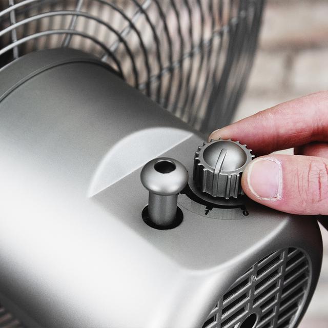 Cecotec EnergySilence 570 SteelStyle. Ventilador De Pie De 60 W 4 Aspas 40 Cm De Diámetro Oscilante 3 Velocidades Altura Ajustable 90-125 Cm Motor De Cobre Acabado Metálico Ventilador De Pie  