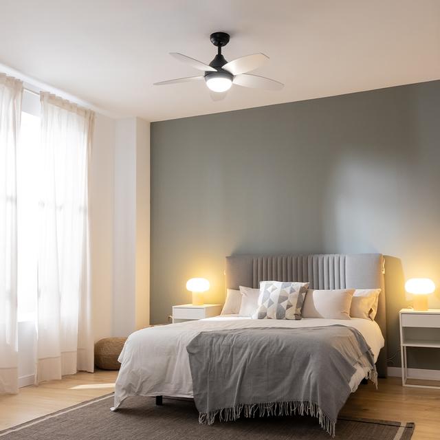 Cecotec EnergySilence Aero 4200 Black&LightWood Ventilador De Techo De 53W Y 42” Con Luz LED De 15W 3 Tonalidades Seleccionables Mando A Distancia Temporizador Seleccionable 3 Velocidades Y 5 Aspas. Ventilador De Techo
