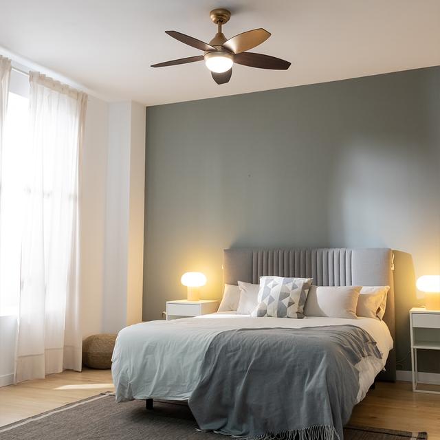 Cecotec EnergySilence Aero 4200 GoldDarkWood Ventilador De Techo De 53W Y 42” Con Luz LED De 15W 3 Tonalidades Seleccionables Mando A Distancia Temporizador Seleccionable 3 Velocidades Y 5 Aspas. Ventilador De Techo 