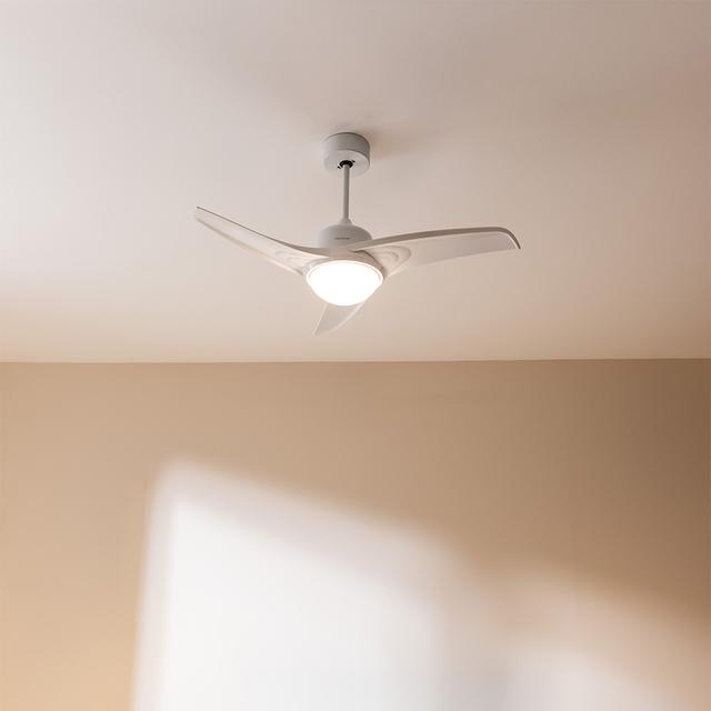 Cecotec EnergySilence Aero 460. Ventilador De Techo Con Mando A Distancia Temporizador Y Luz LED. Potencia 49 W 106 Cm De Diámetro 3 Aspas 3 Velocidades Función Invierno Diseño En Blanco Ventilador De Techo