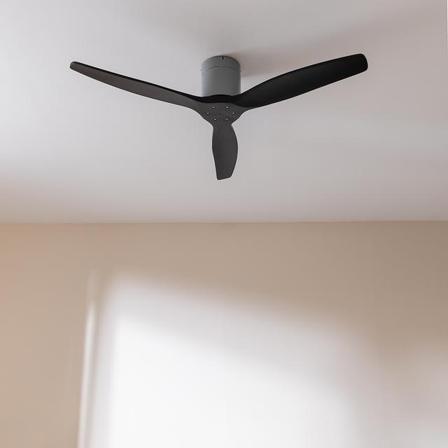 Cecotec EnergySilence Aero 5500 Aqua IronBlack Connected Ventilador De Techo De 40 W Y 52” Con Mando A Distancia Control Por Wifi Y Mando A Distancia Protección IP44 6 Velocidades 3 Aspas Modo Winter-summer Y Temporizador De