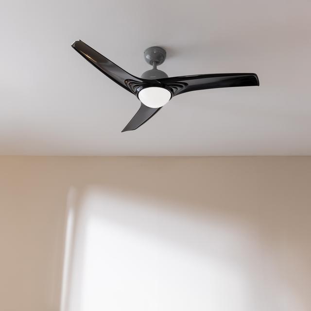 Cecotec EnergySilence Aero 560 IronBlack Ventilador De Techo De 60W Y 52” Con Luz LED De 18W Mando A Distancia Temporizador Programable 3 Velocidades A Seleccionar Y 3 Aspas Ventilador De Techo 