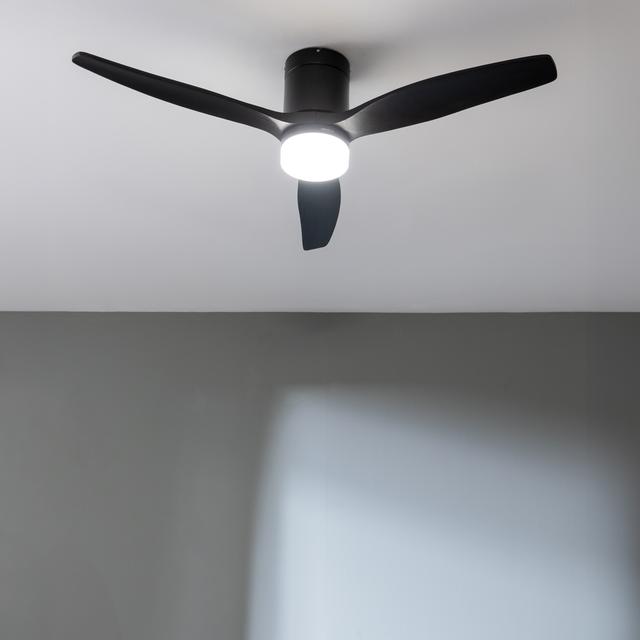Cecotec EnergySilence Aero 5600 Aqua Black&Black Connected Ventilador De Techo De 40 W Y 52” Con Mando A Distancia Control Por Wifi Y Mando A Distancia Protección IP44 Luz 6 Velocidades 3 Aspas Modo Winter-summer Y Temporizad