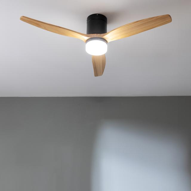 Cecotec EnergySilence Aero 5600 Aqua Black&LightWood Connected Ventilador De Techo De 40 W Y 52” Con Mando A Distancia Control Por Wifi Y Mando A Distancia Protección IP44 Luz 6 Velocidades 3 Aspas Modo Winter-summer Y Tempor