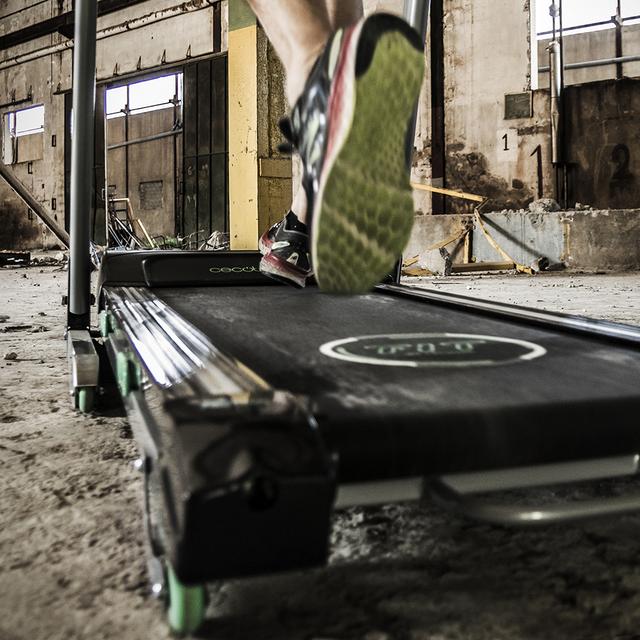 Cecotec Extreme Track. Cinta De Correr Eléctrica Plegable Con 3 CV Sistema De Amortiguación Brazos De Agarre De Espuma Pantalla LCD 12 Programas Hasta 18 Km/h Peso Máximo 120 Kg Cinta De Correr Plegable