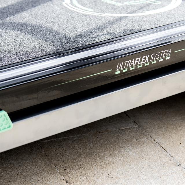 Cecotec Extreme Track Vibrator. Cinta De Correr Eléctrica Plegable Con 3 CV Cinturón De Masaje Mancuernas Sistema De Amortiguación Pantalla LCD Hasta 18 Km/h Peso Máximo 120 Kg Cinta De Correr Plegable Eléctrica