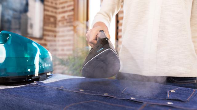 Cecotec Fast&Furious 8010 Vital. Centro De Planchado De 2400 W 6 Bares De Presión Suela Cerámica Ultradeslizante Turbo Slide 125 G/min Vapor Continuo Y 360 G/min Golpe De Vapor Sistema De Seguridad Centro De Planchado