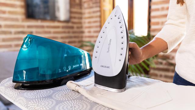 Cecotec Fast&Furious 8010 Vital. Centro De Planchado De 2400 W 6 Bares De Presión Suela Cerámica Ultradeslizante Turbo Slide 125 G/min Vapor Continuo Y 360 G/min Golpe De Vapor Sistema De Seguridad Centro De Planchado