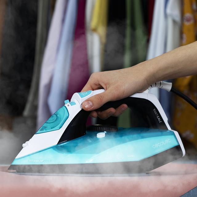 Cecotec ForceTitanium 450. Plancha Ropa Vapor De 2600 W Golpe De Vapor 180 G/min Suela TitaniumSlide Vapor Continuo 45 G/min Antical Antigoteo Autolimpieza 400 Ml Plancha De Vapor Para Rops