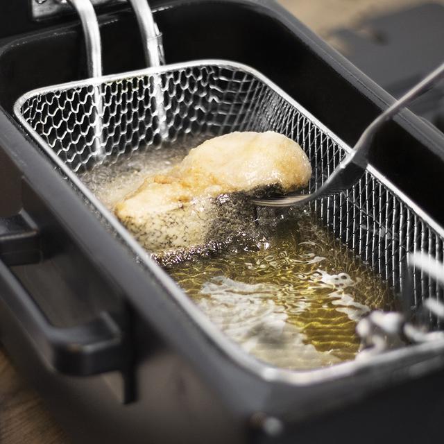 Cecotec Freidora CleanFry 3l. 2000 W Acero Inoxidable Filtro OilCleaner Que Mantiene El Aceite Limpio Lacada En Negro Y 3 Litros De Capacidad. Tapa Con Ventana Y Filtro Antiolores Freidora Eléctrica 3 Litros  