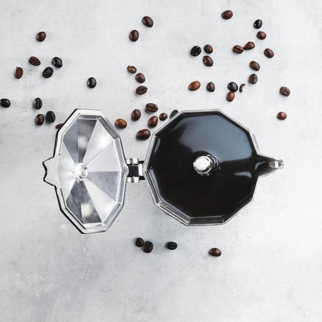 Cecotec Mokclassic 300 Red Cafetera Italiana De Aluminio Con Capacidad Para 3 Tazas De Café En Color Rojo Apta Para Diferentes Tipos De Cocina Y Fácil De Limpiar. Cafetera Italiana