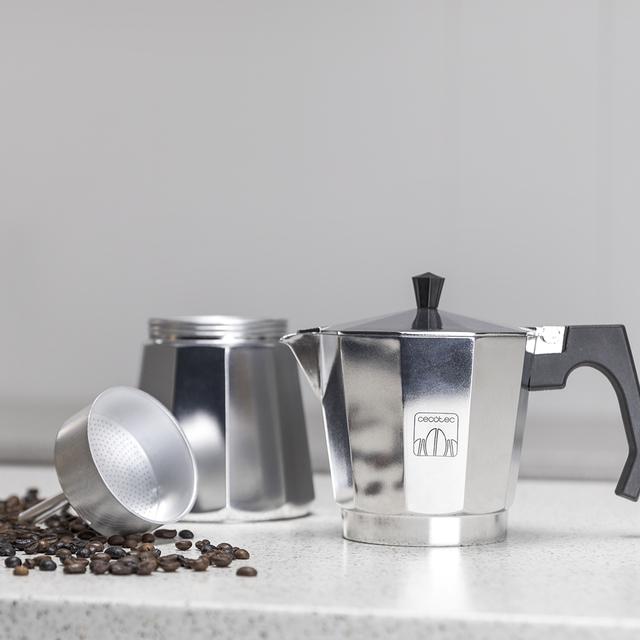 Cecotec MokClassic 300 Shiny. Cafetera Italiana Fabricada En Aluminio Fundido Apta Para Diferentes Tipos De Cocina Para 3 Tazas De Café Cafetera Italiana 3 Cafés