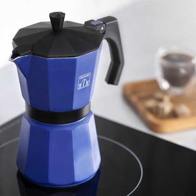 Cecotec MokClassic 600 Blue. Cafetera Italiana Fabricada En Aluminio Fundido Apta Para Todo Tipo De Cocinas Para 6 Tazas De Café Cafetera Italiana 6 Tazas  