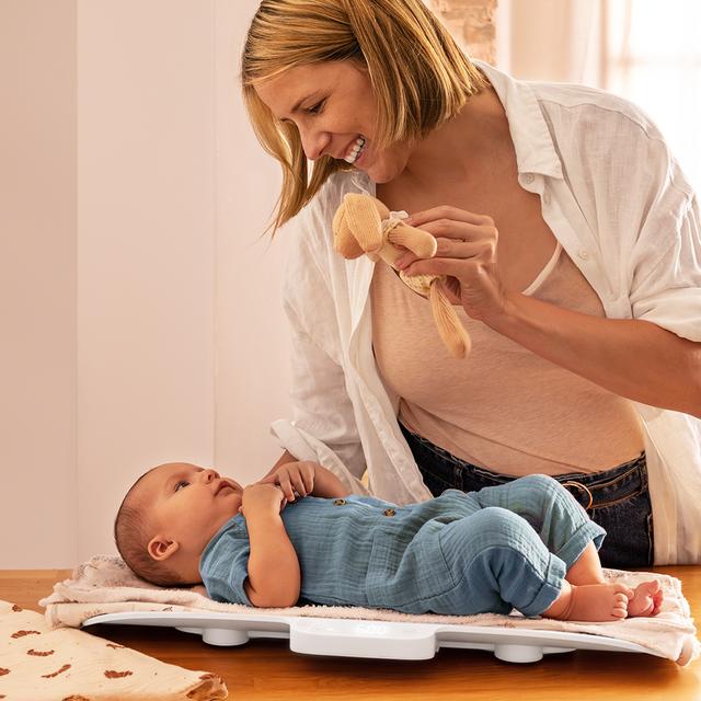 Cecotec Nana BabyCare SmartWeight Báscula De Bebé Que Mide Hasta 40 Kg Con Metro Incorporado (hasta 60 Cm) Apagado Automático Función De Tara Y Hold Y Pantalla LED. Báscula De Bebé 