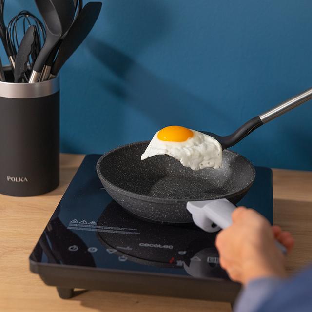 Cecotec Polka Excellence Force. Utensilios De Cocina De Silicona De 9 Piezas Negro Recubierto Soft Touch Y Mango Efecto Madera. Materiales: Silicona Nylon Y PP Incluye Holder Polka Utensilios De Cocina