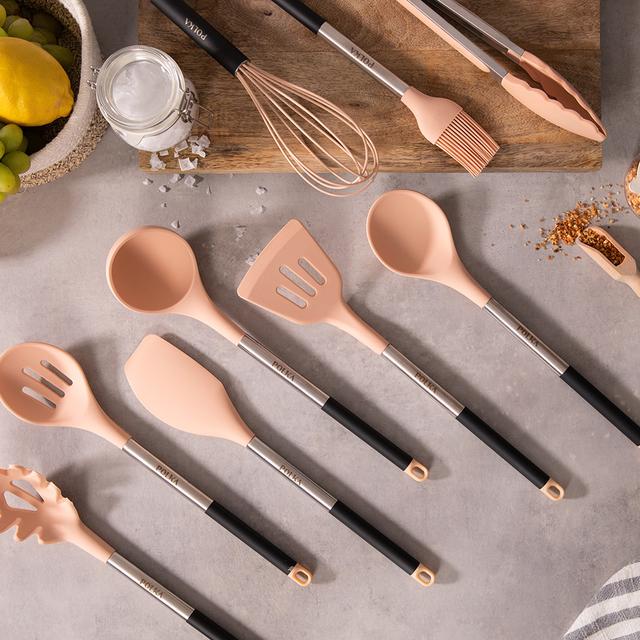 Cecotec Polka Experience Gravity. Set De Utensilios De Cocina De 9 Piezas Rosa Pastel Recubierto Soft Touch Y Mango De Acero. Materiales: Silicona Nylon Y PP Incluye Holder Polka Ultensilios De Cocina