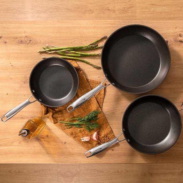 Cecotec Polka Fantasy 20-24-28 Bucket Silver. Set De Sartenes Con Diámetro 20-24-28 Cm Aluminio Forjado Revestimiento Antiadherente Whitford Eterna Libre PFOA Aptas Para Todo Tipo De Cocinas Set De Sartenes