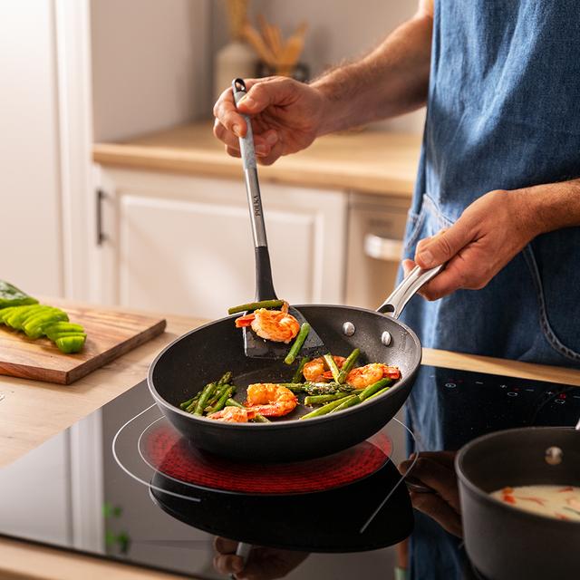 Cecotec Polka Fantasy 20-24-28 Bucket Silver. Set De Sartenes Con Diámetro 20-24-28 Cm Aluminio Forjado Revestimiento Antiadherente Whitford Eterna Libre PFOA Aptas Para Todo Tipo De Cocinas Set De Sartenes