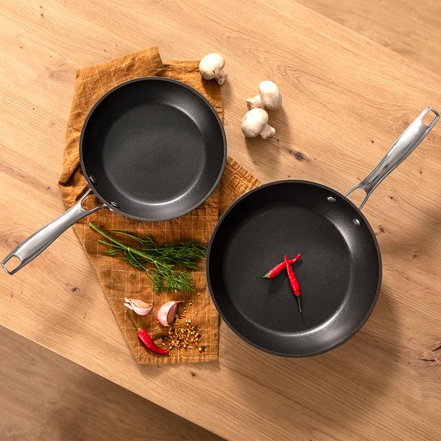 Cecotec Polka Fantasy 20-24 Bucket Silver. Set De Sartenes Con Diámetro 20-24 Cm Aluminio Forjado Revestimiento Antiadherente Whitford Eterna Libre PFOA Aptas Para Todo Tipo De Cocinas Set De Sartenes