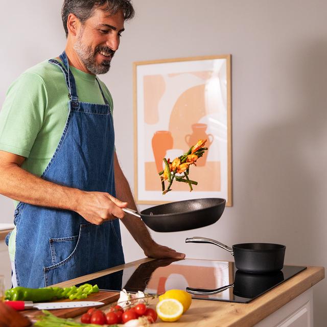 Cecotec Polka Fantasy 20-24 Bucket Silver. Set De Sartenes Con Diámetro 20-24 Cm Aluminio Forjado Revestimiento Antiadherente Whitford Eterna Libre PFOA Aptas Para Todo Tipo De Cocinas Set De Sartenes