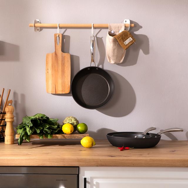 Cecotec Polka Fantasy 20-24 Bucket Silver. Set De Sartenes Con Diámetro 20-24 Cm Aluminio Forjado Revestimiento Antiadherente Whitford Eterna Libre PFOA Aptas Para Todo Tipo De Cocinas Set De Sartenes