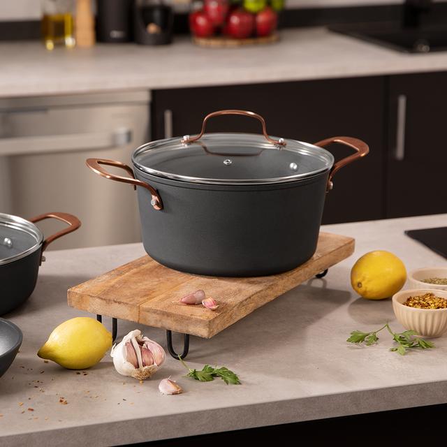 Cecotec Polka Fantasy 24 Pot Golden Olla De 24 Cm De Diámetro Y Capacidad De 4 5 L. Tapa De Cristal Templado Con Detalles De Acero Inoxidable. Apta Para Horno Hasta 230ºC Sin Tapa Y Revestimiento Antiadherente Ollas