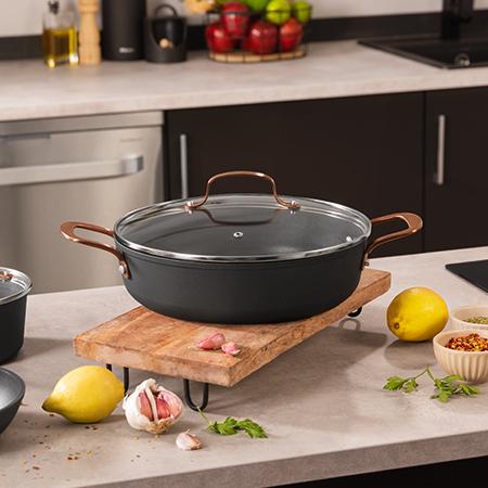 Cecotec Polka Fantasy 28 Low Pot Golden. Olla Baja De 28 Cm De Diámetro Y Capacidad De 4 1 L Con Revestimiento Antiadherente De Alta Calidad. Apto Para Horno Y Todo Tipo De Cocinas Olla Baja