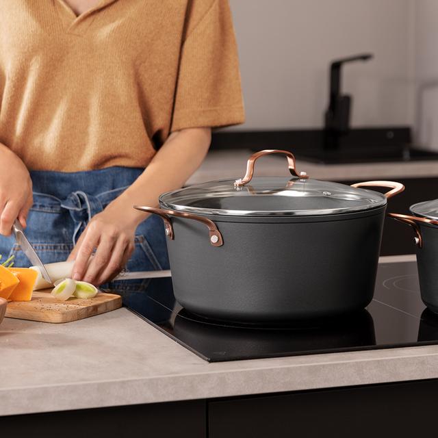 Cecotec Polka Fantasy 28 Pot Golden. Olla De 28 Cm De Diámetro Y Capacidad De 7 1 L Con Tapa De Cristal Templado. Ollas